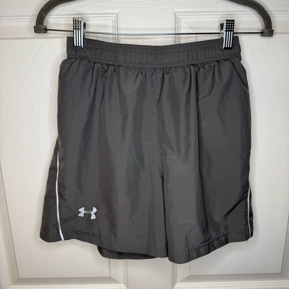 Under Armour Heat Gear Men's Gray Fitted Athletic Shorts Size Small EUC - Picture 1 of 4